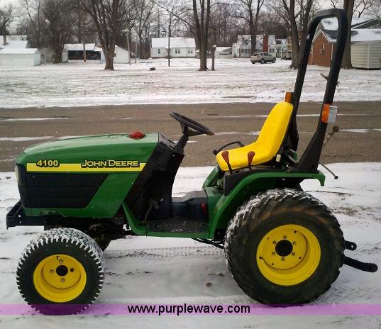 image for item A1807 John Deere 4100 MFWD compact tractor