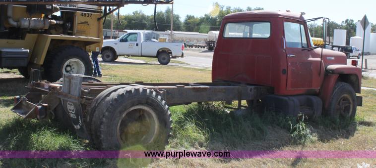 image for item A2930 1972 International Loadstar 1600 truck cab and chassis