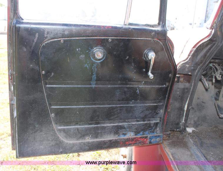 image for item A2930 1972 International Loadstar 1600 truck cab and chassis