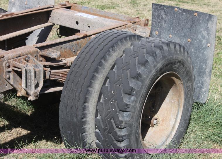 image for item A2930 1972 International Loadstar 1600 truck cab and chassis