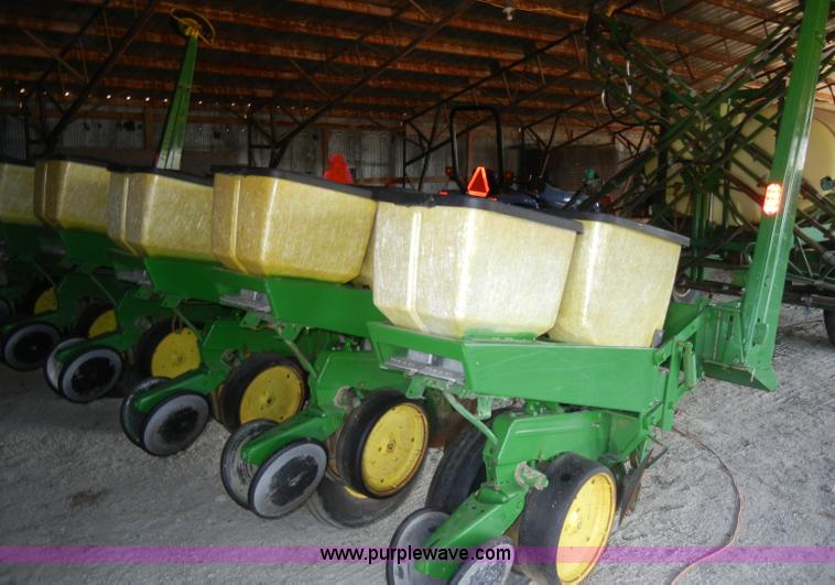 image for item A3398 1999 John Deere 7000 six row planter