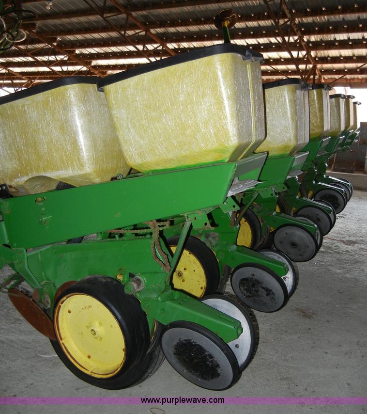 image for item A3398 1999 John Deere 7000 six row planter