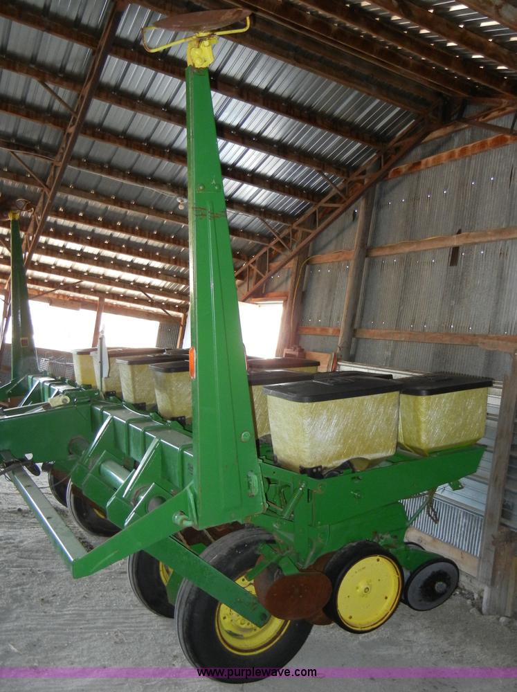 image for item A3398 1999 John Deere 7000 six row planter