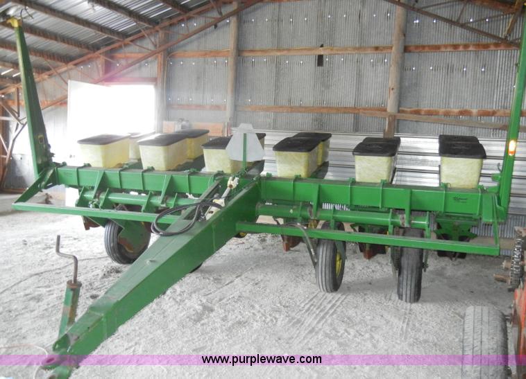 image for item A3398 1999 John Deere 7000 six row planter