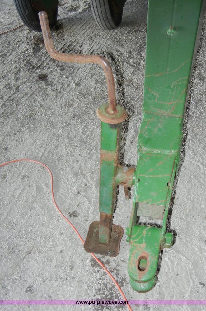 image for item A3398 1999 John Deere 7000 six row planter