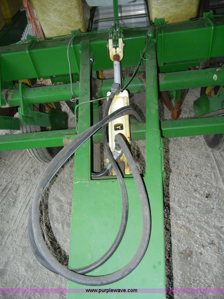 image for item A3398 1999 John Deere 7000 six row planter