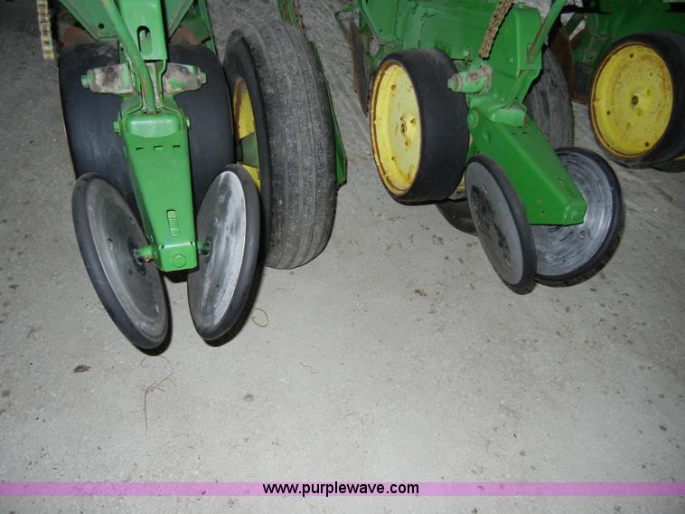 image for item A3398 1999 John Deere 7000 six row planter
