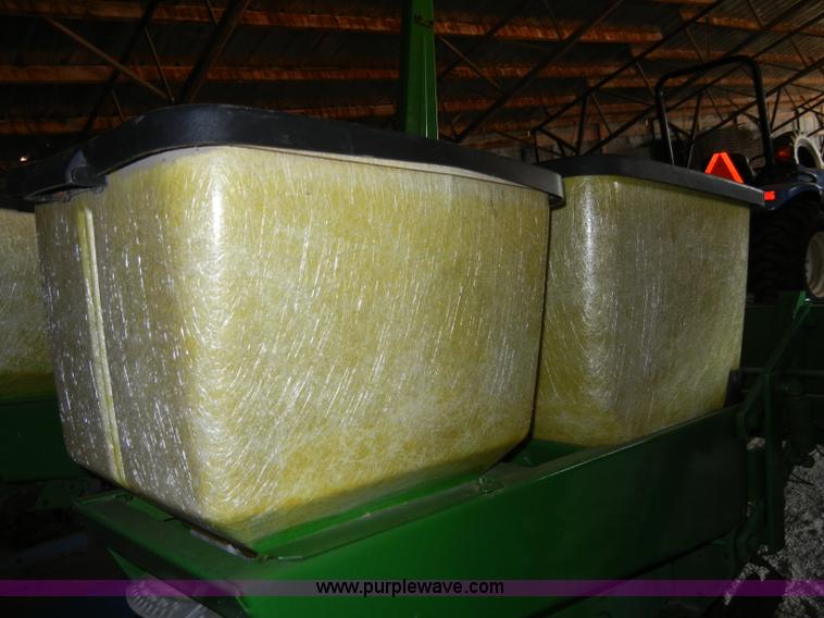 image for item A3398 1999 John Deere 7000 six row planter