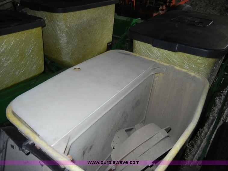 image for item A3398 1999 John Deere 7000 six row planter