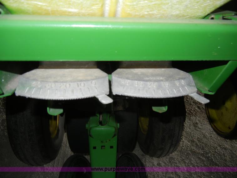image for item A3398 1999 John Deere 7000 six row planter