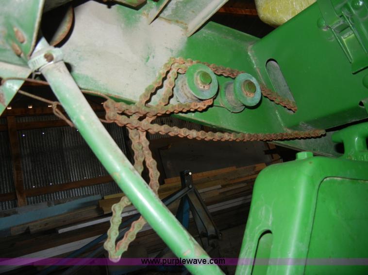 image for item A3398 1999 John Deere 7000 six row planter