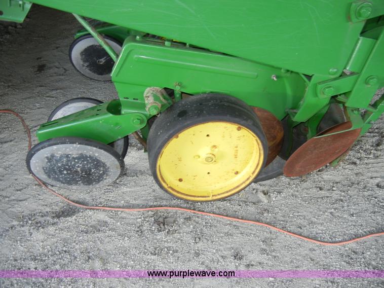 image for item A3398 1999 John Deere 7000 six row planter