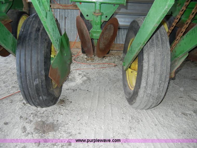 image for item A3398 1999 John Deere 7000 six row planter