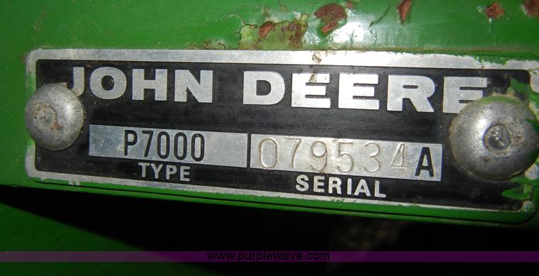 image for item A3398 1999 John Deere 7000 six row planter