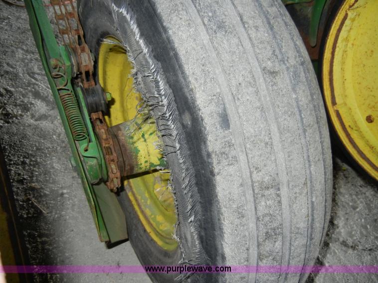 image for item A3398 1999 John Deere 7000 six row planter