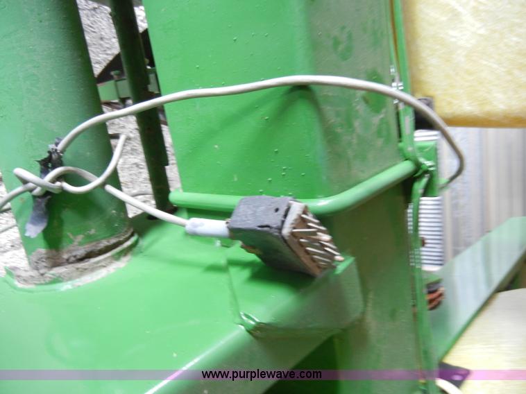 image for item A3398 1999 John Deere 7000 six row planter