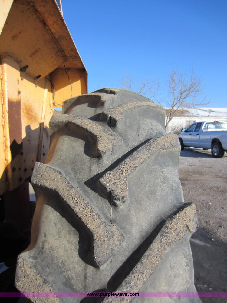 image for item A5651 1973 Case 1080 Agri King tractor