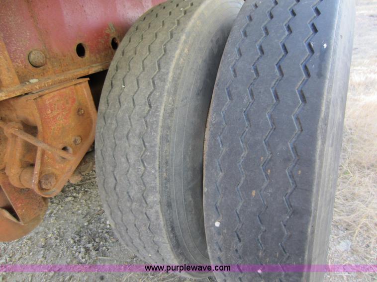 image for item A5654 1984 Dorsey 45' flatbed semi trailer