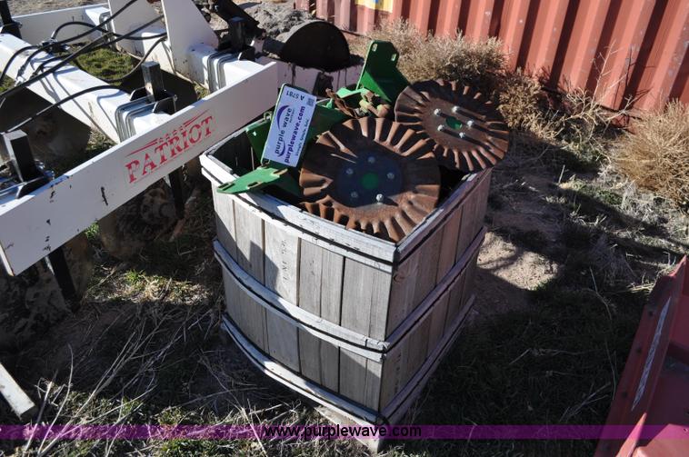 image for item A5781 (24) John Deere coulters