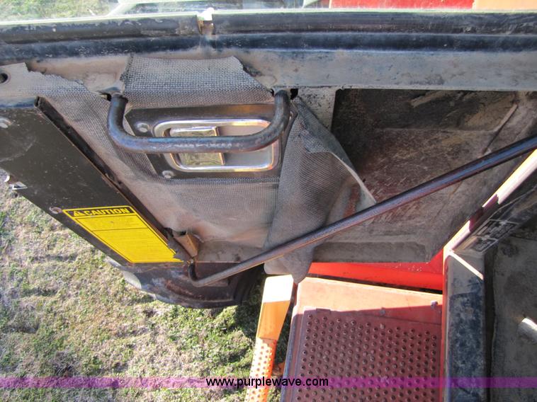 image for item B2163 1981 Versatile 895 articulating 4WD tractor