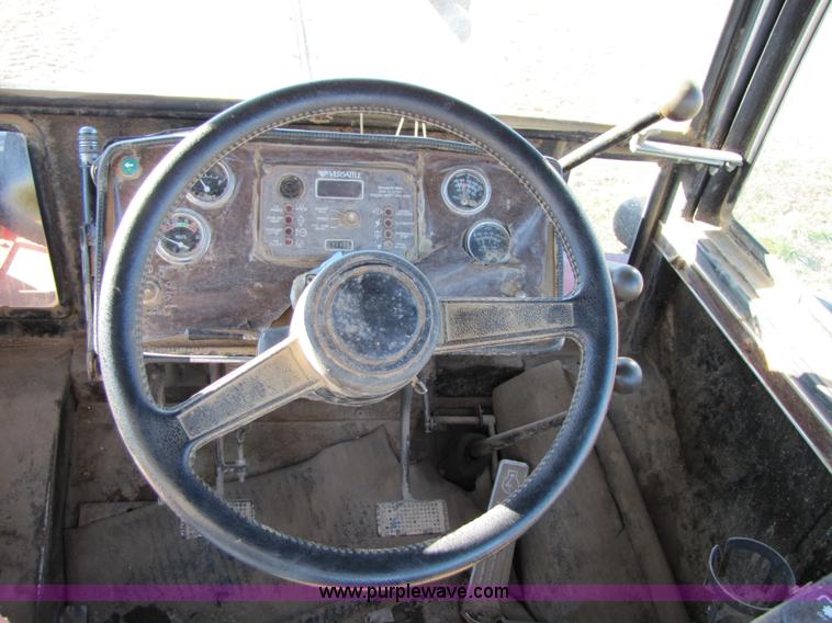 image for item B2163 1981 Versatile 895 articulating 4WD tractor