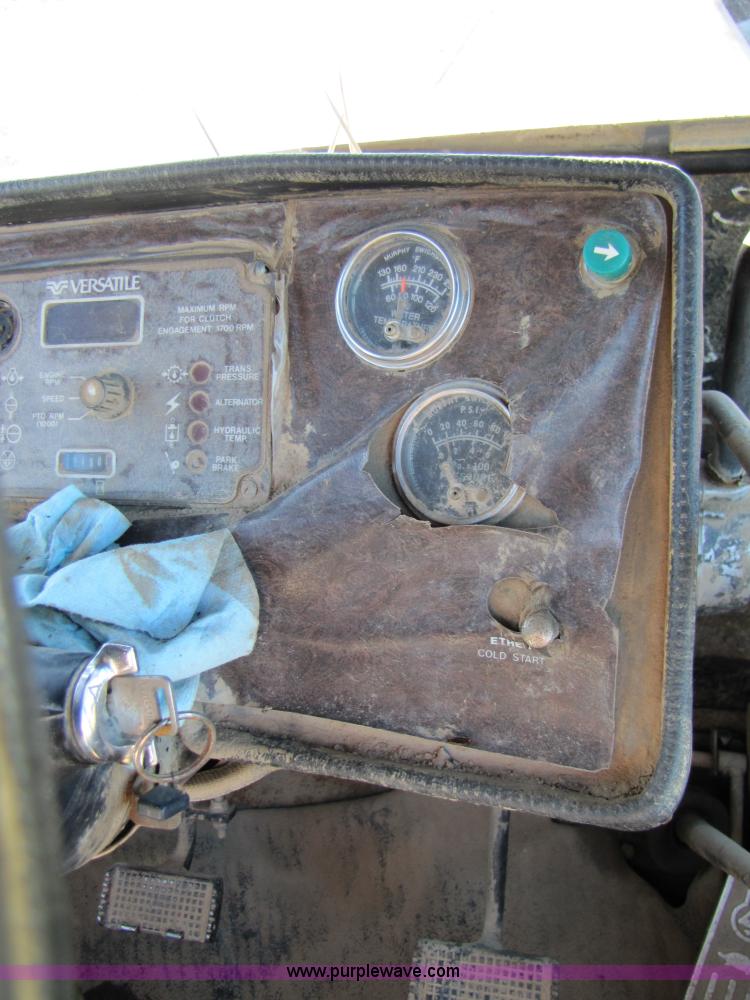 image for item B2163 1981 Versatile 895 articulating 4WD tractor