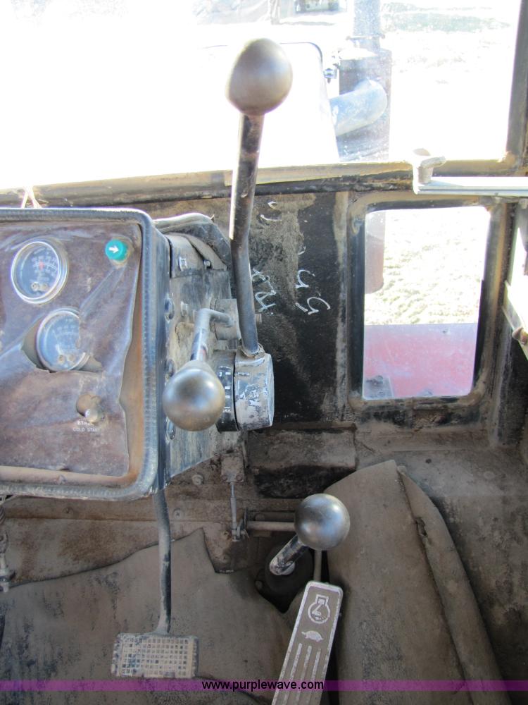 image for item B2163 1981 Versatile 895 articulating 4WD tractor