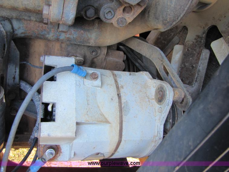 image for item B2163 1981 Versatile 895 articulating 4WD tractor