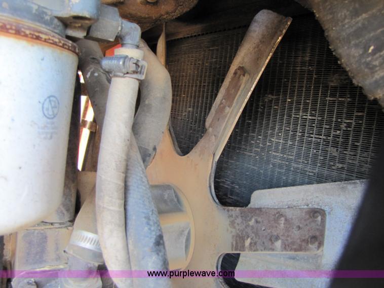 image for item B2163 1981 Versatile 895 articulating 4WD tractor