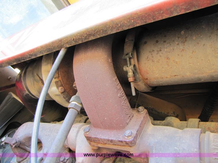 image for item B2163 1981 Versatile 895 articulating 4WD tractor