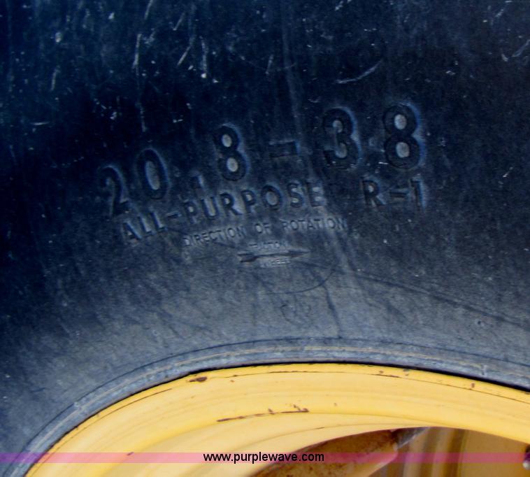 image for item B2163 1981 Versatile 895 articulating 4WD tractor