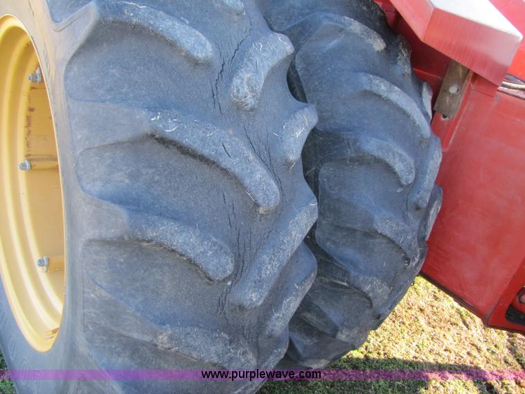 image for item B2163 1981 Versatile 895 articulating 4WD tractor