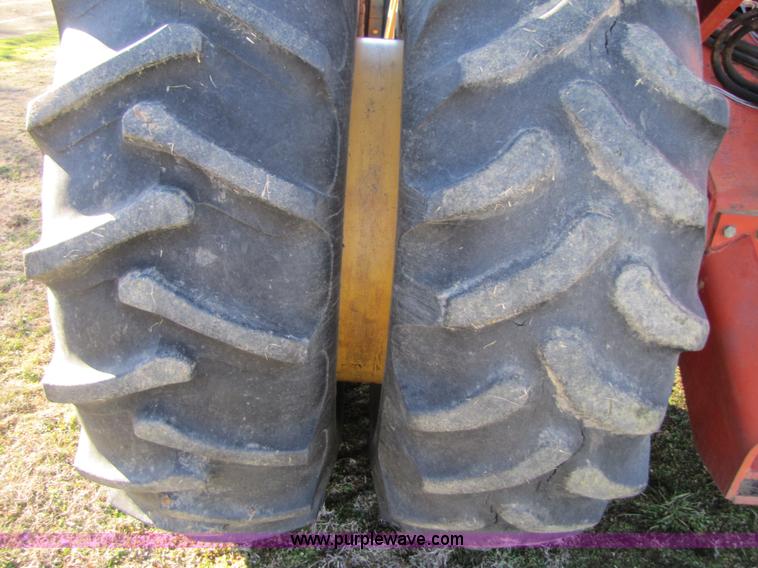 image for item B2163 1981 Versatile 895 articulating 4WD tractor