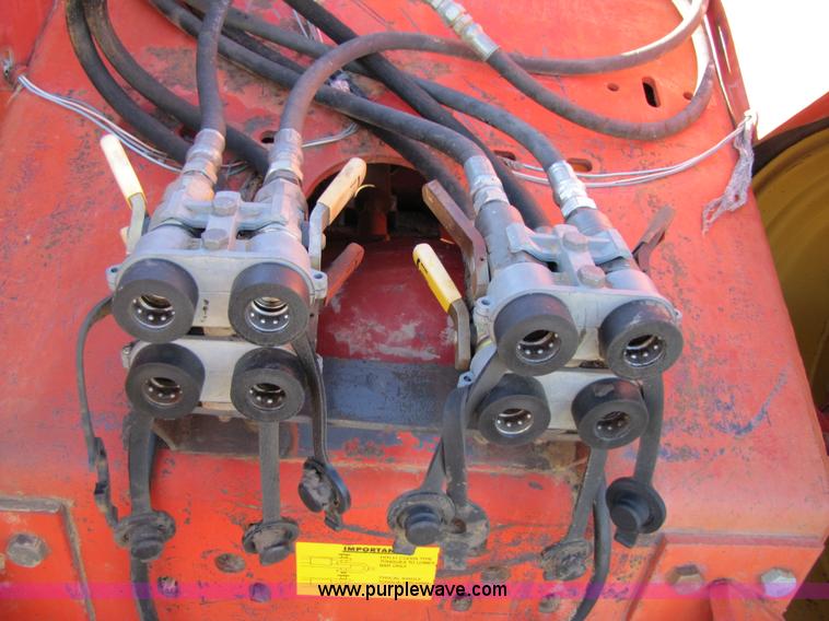 image for item B2163 1981 Versatile 895 articulating 4WD tractor