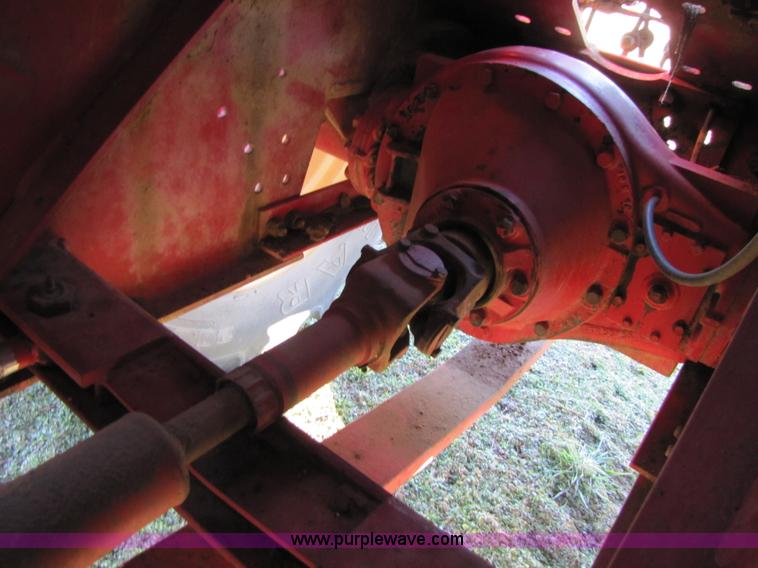 image for item B2163 1981 Versatile 895 articulating 4WD tractor