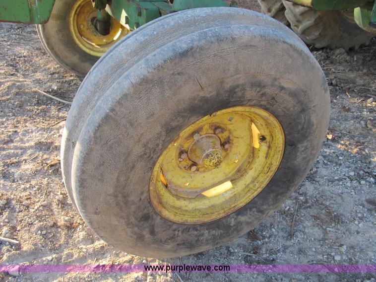 image for item B2582 1978 John Deere 4230 tractor