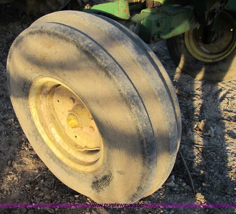 image for item B2582 1978 John Deere 4230 tractor