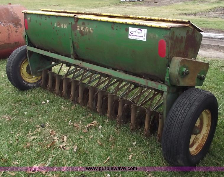 image for item B6017 John Deere FB-8 drill