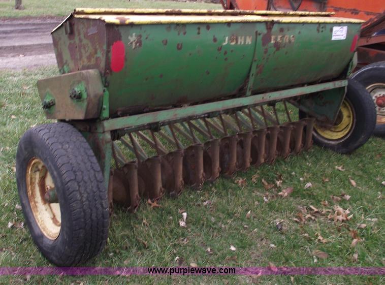 image for item B6017 John Deere FB-8 drill