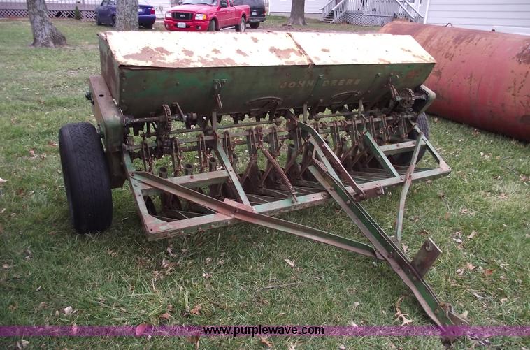 image for item B6017 John Deere FB-8 drill