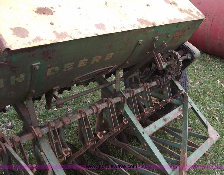 image for item B6017 John Deere FB-8 drill