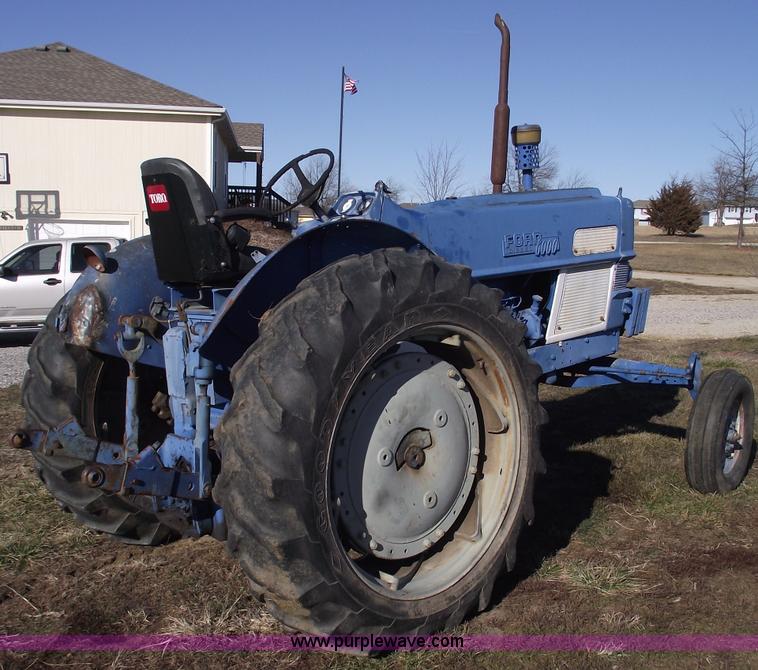 image for item B6057 1968 Ford 6000 tractor