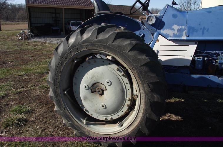 image for item B6057 1968 Ford 6000 tractor