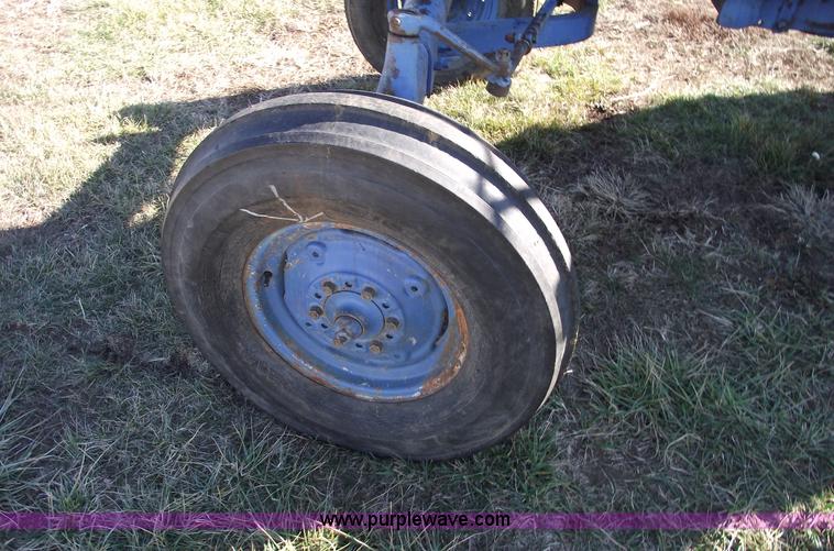 image for item B6057 1968 Ford 6000 tractor