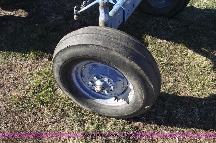 image for item B6057 1968 Ford 6000 tractor