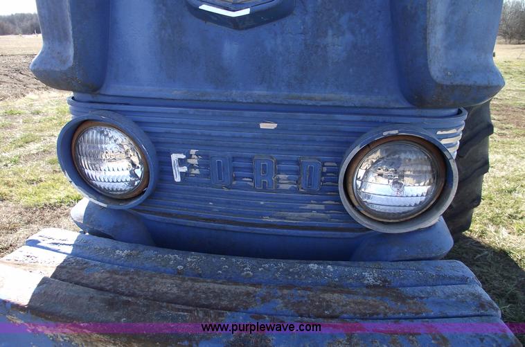 image for item B6057 1968 Ford 6000 tractor