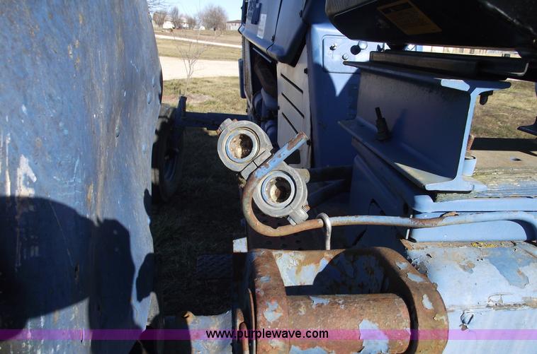 image for item B6057 1968 Ford 6000 tractor