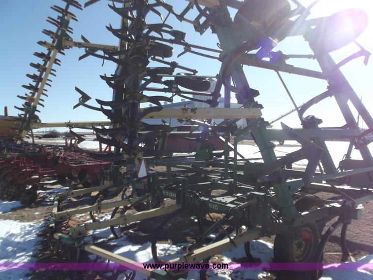 image for item B7525 John Deere 610 chisel plow