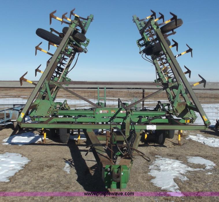 image for item B7525 John Deere 610 chisel plow