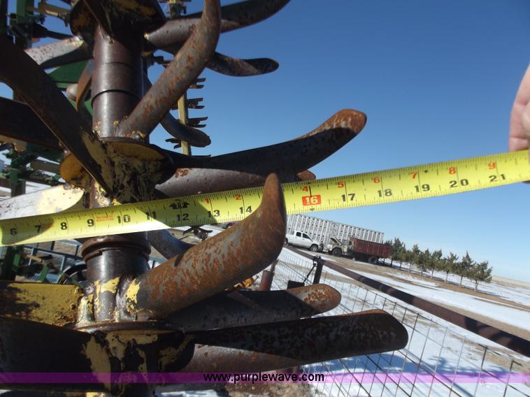 image for item B7525 John Deere 610 chisel plow